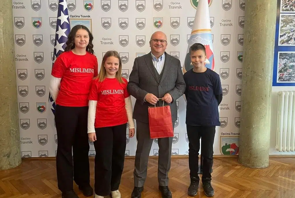 Nakon uspjeha na takmičenju „Misli mine“ EKIPA OŠ TURBE KOD NAČELNIKA OPĆINE