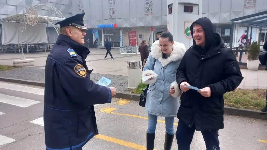 (FOTO) “Slavi odgovorno, slavi bez oružja” / MUP SBK se sprema za predstojeće praznike