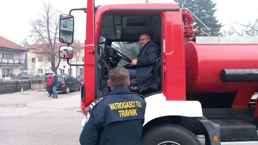 (FOTO) Teritorijalna vatrogasna jedinca Travnik bogatija za vatrogasno vozilo, najmlađe u kantonu