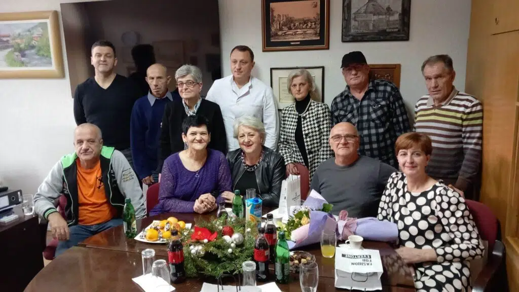 (FOTO) Emotivni susreti u Bolnici Travnik / Upriličeno tradicionalno druženje penzionera…