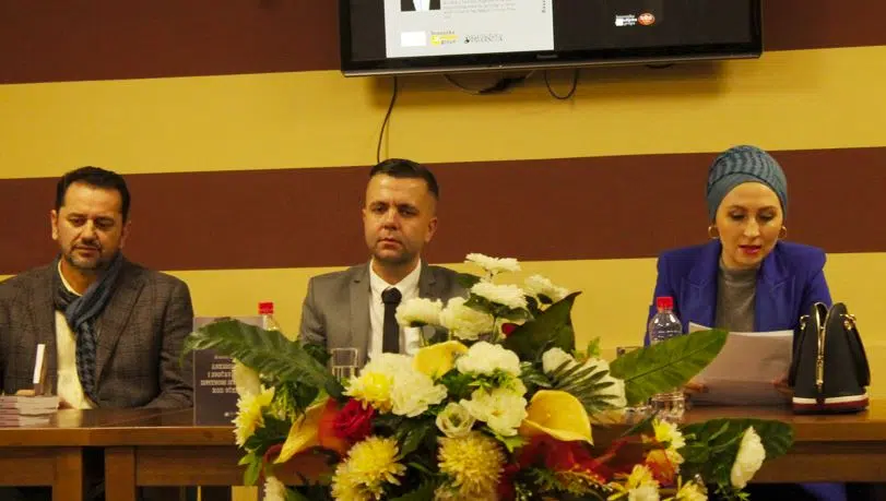 (FOTO) TRAVNIK / Održana promocija knjige profesora Hercega “Anksioznost i suočavanje sa ispitnom situacijom kod učenika”