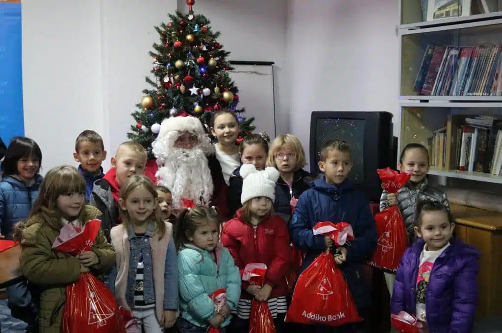 „Jedan paketić za jedan osmijeh” – 12 godina humanitarne akcije zaposlenika Addiko banke