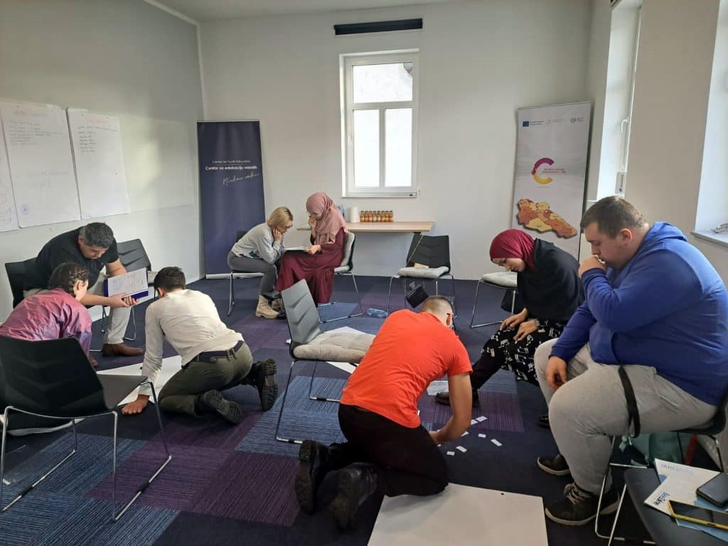 <strong>u beezone biznis inkubatoru centra za edukaciju mladih održana poduzetnička obuka za nezaposlene mlade ljude iz travnika</strong>
