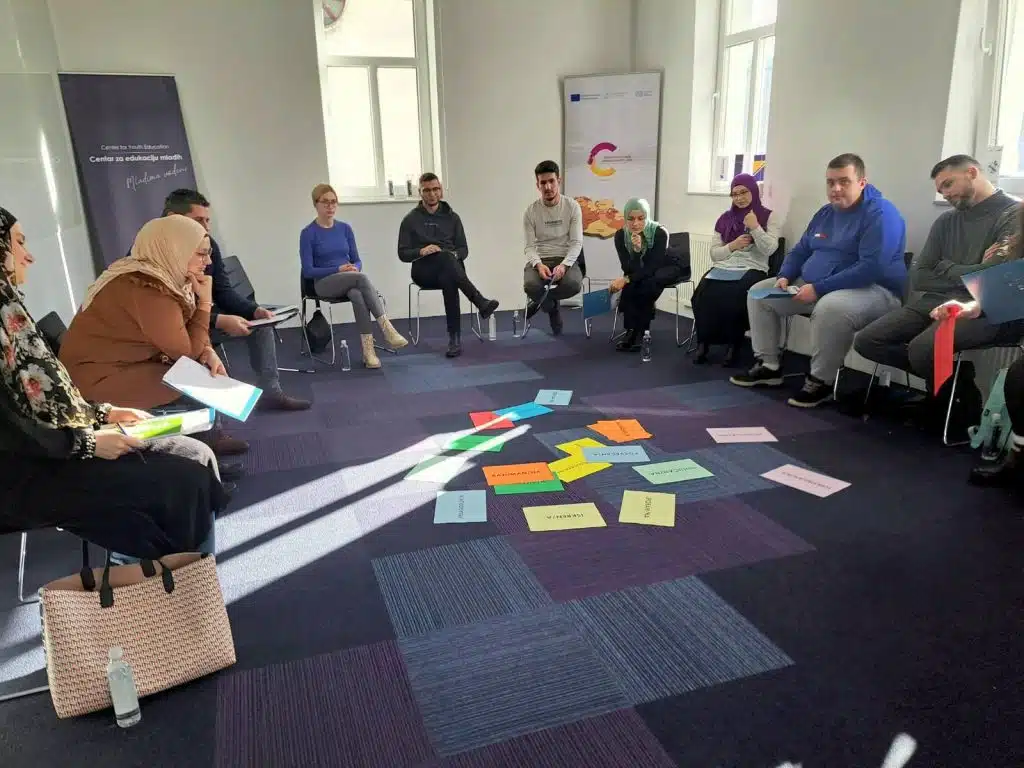 U BEEZONE BIZNIS INKUBATORU CENTRA ZA EDUKACIJU MLADIH ODRŽANA PODUZETNIČKA OBUKA ZA NEZAPOSLENE MLADE LJUDE IZ TRAVNIKA