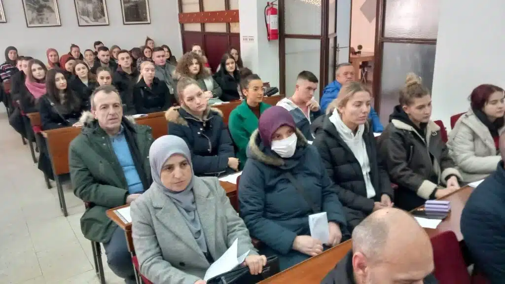 Općina Travnik/ Potpisani ugovori za stipendije