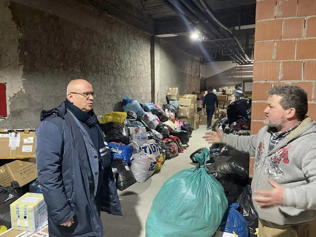 (FOTO) Iz Travnika za Tursku i Siriju / Prikupljanje pomoći odvija se punim intenzitetom