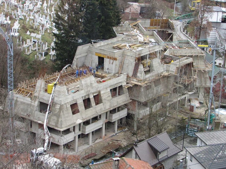 napreduje gradnja luksuznog hotela na plavoj vodi u travniku