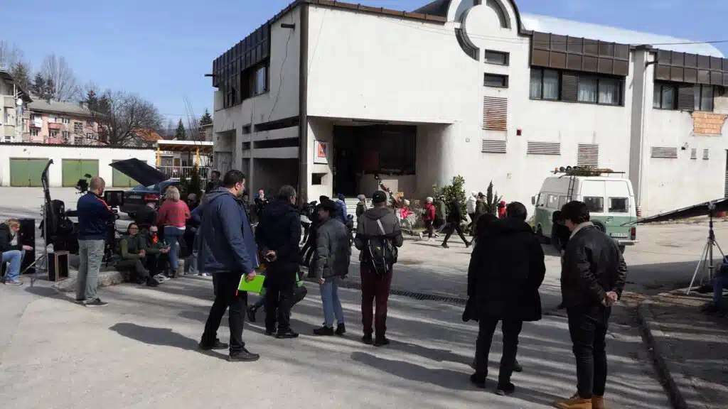 Čombe u novoj ulozi, ekskluzivni kadrovi sa filma u Bugojnu (FOTO)