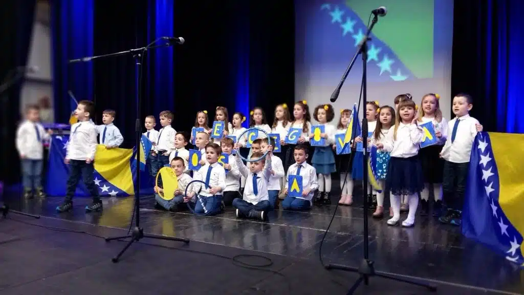 (FOTO) Svečana akademija poklon za Dan nezavisnosti BiH / Centar za kulturu ispunjen do posljednjeg mjesta