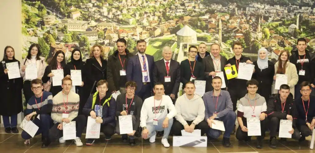 IUT TRAVNIK / Nedim, Merzuk i Muhamed najbolji na takmičenju u programiranju
