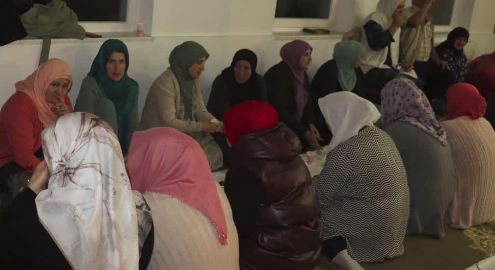 (foto) veliki iftar u džematu krpeljići / zajedno iftarilo oko 170 osoba