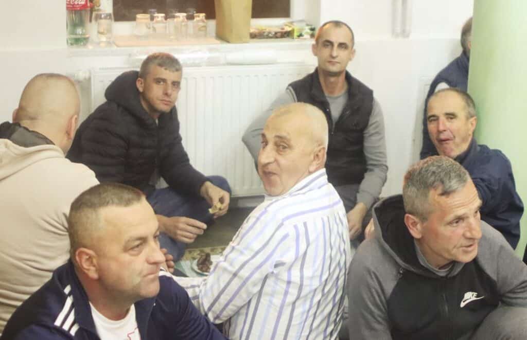 (foto) veliki iftar u džematu krpeljići / zajedno iftarilo oko 170 osoba