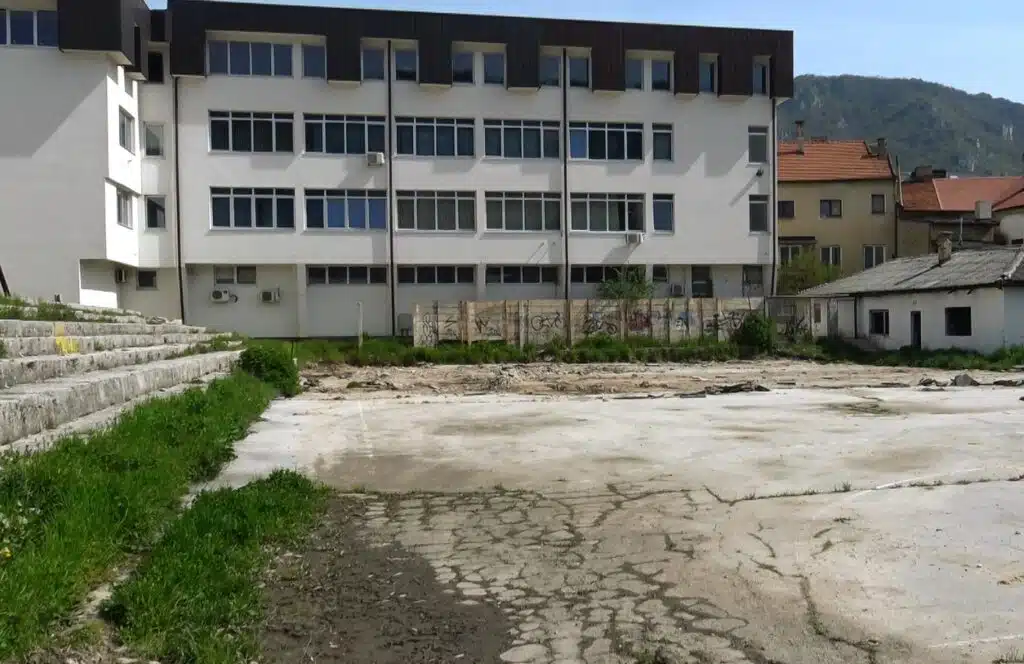 Uzmite učešće u rekonstrukciji rukometnog igrališta u Travniku