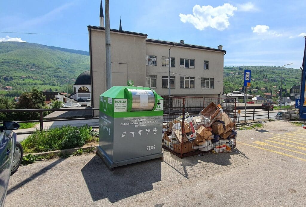 travnik dobio dva nova kontejnera za odlaganje električne i elektronske otpadne opreme
