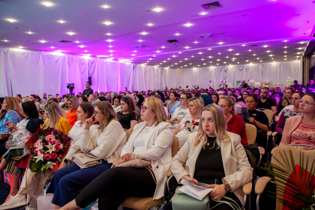 održana najveća konferencija za trudnice u bih/ babica 2022. godine lejla petrović iz ju bolnica travnik