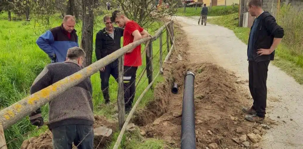 (FOTO) Radno u MZ Turbe / Mještani Spahića dobili novu kanalizacionu mrežu