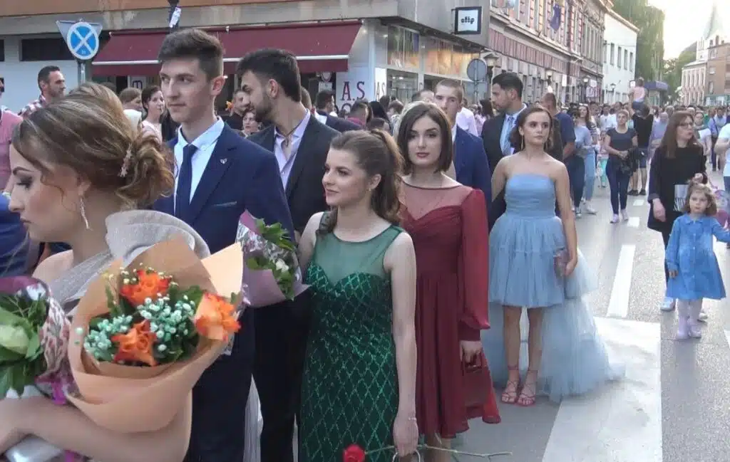 Počinje sezona maturalnih zabava i defilea / Pogledajte raspored u Travniku