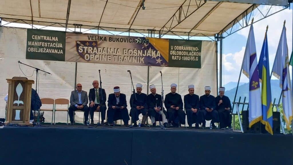 (foto) na velikoj bukovici obilježena godišnjica stradanja bošnjaka općine travnik