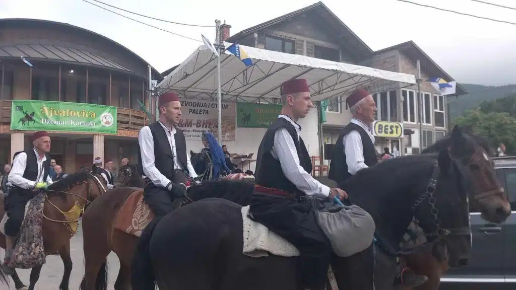 (FOTO) Tradicija “Ajvatovice” / Konjanici iz Karaule krenuli ka Pruscu