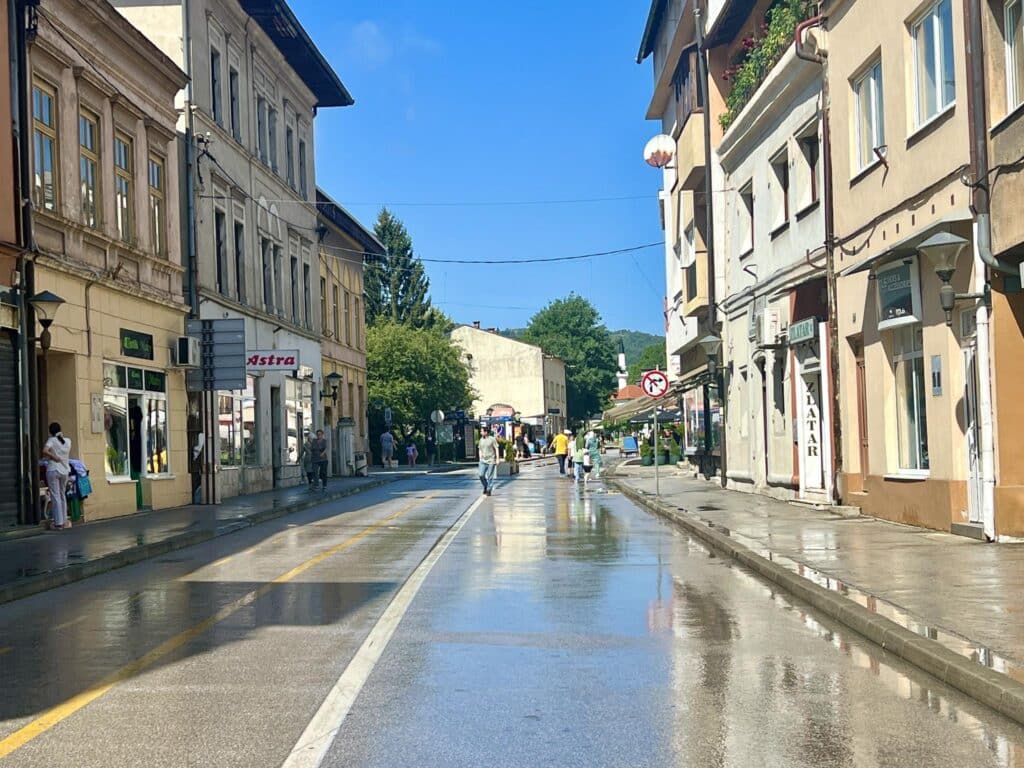 travnik/ u toku je pranje gradskih ulica...
