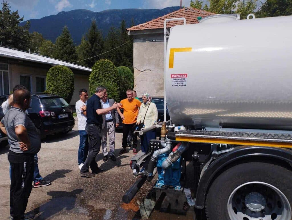 Služba za civilnu zaštitu općine Travnik obezbijedila vozilo za snadbijevanje građana pitkom vodom