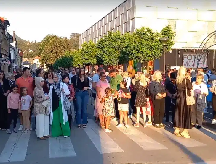 Mirna šetnja u Travniku/ Krajnje je vrijeme da se nasilje nad ženama zaustavi!