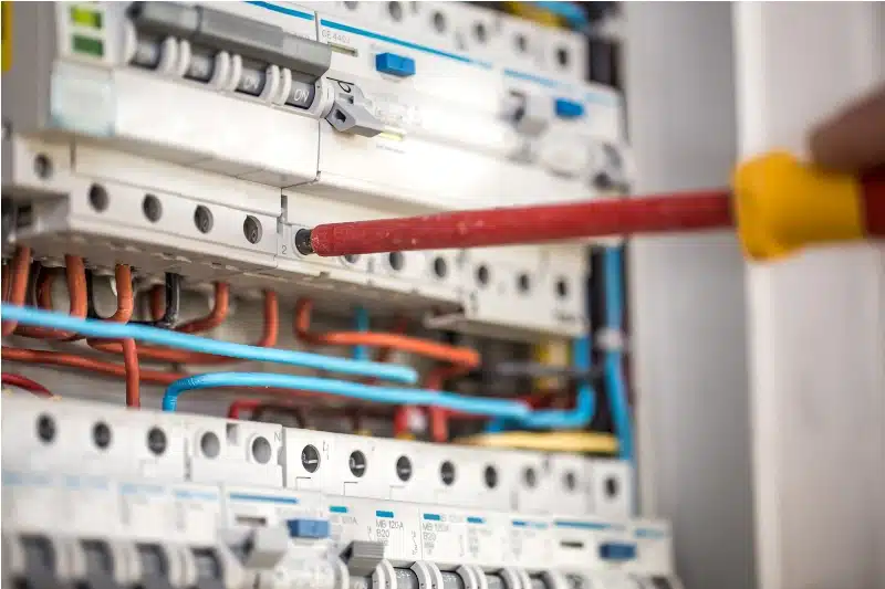Potrebno više radnika električara/pomoćnih električara za rad u Njemačkoj