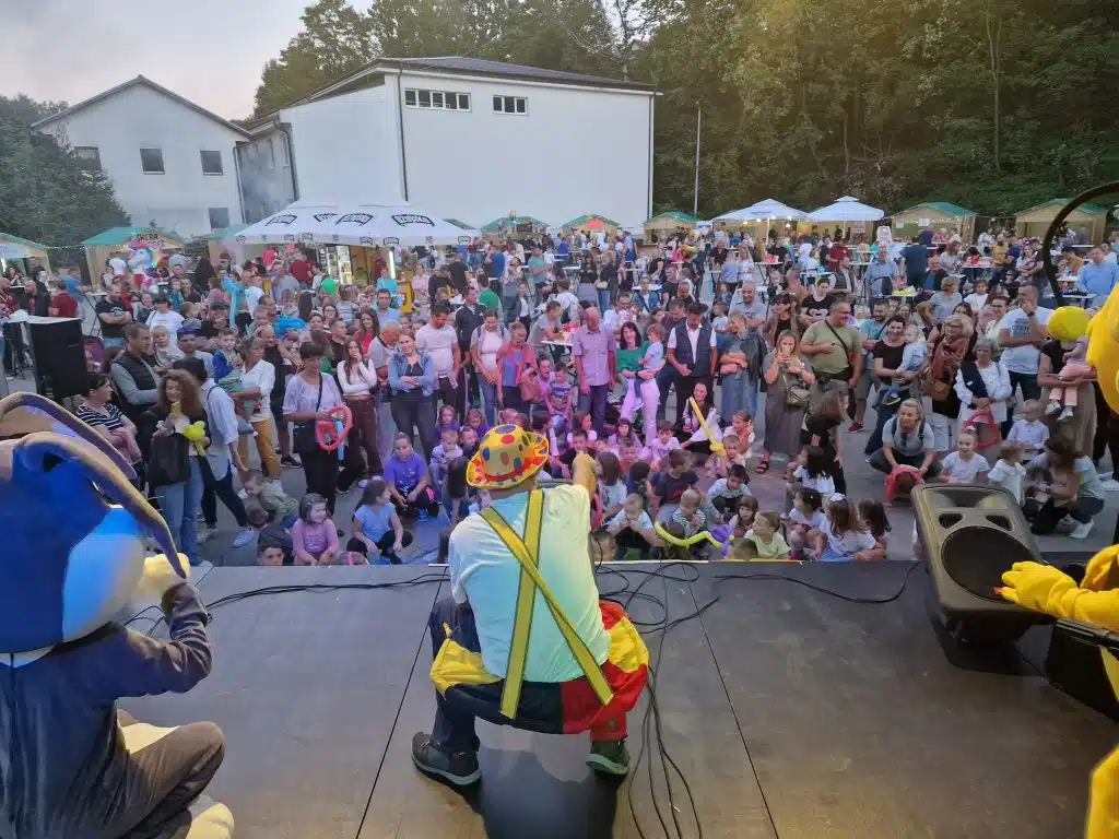 Večeras koncert Zabranjenog pušenja/ I mali i veliki uživali na otvaranju Street food&Ćevap festa u Travniku