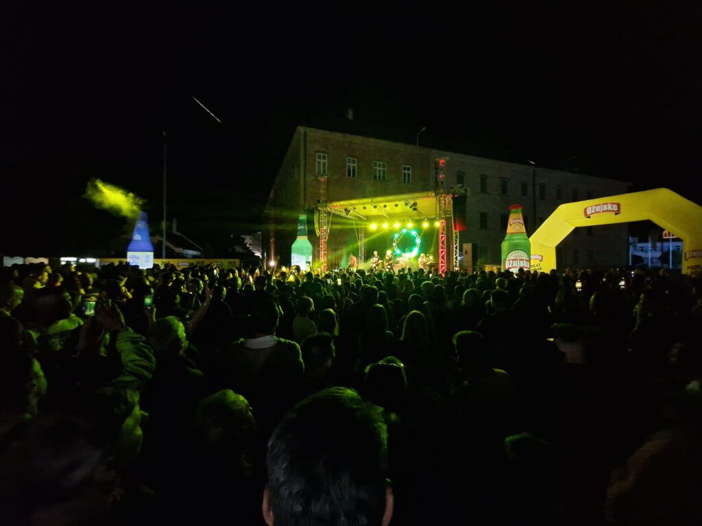 zabranjeno pušenje u travniku oduševilo posjetitelje na ćevap fest-u