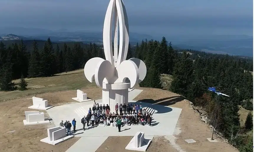 (FOTO) Učenici OŠ “Turbe” i “Travnik” posjetili spomen obilježje “General Mehmed Alagić – LJILJAN”