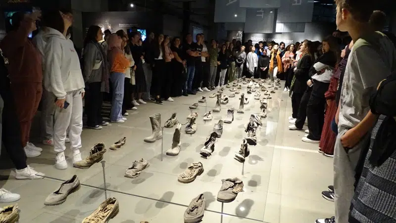 Učenici osnovnih škola Srednjobosanskog kantona u posjeti Srebrenici