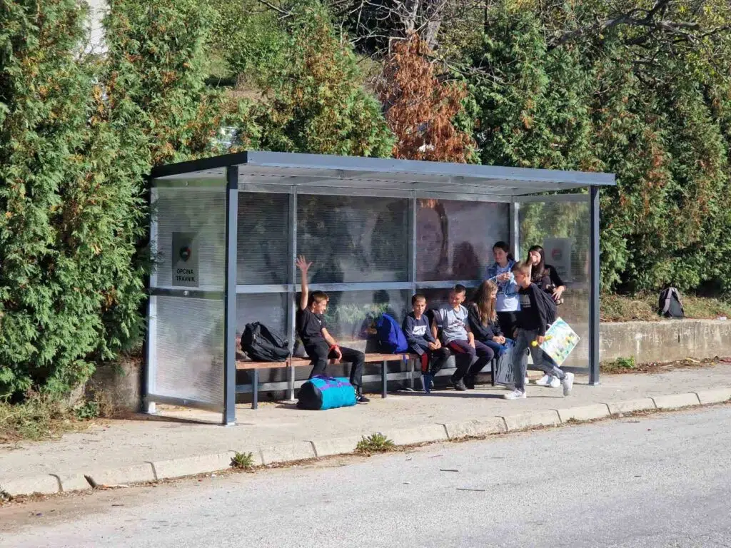 U toku postavljanje autobuskih nadstrešnica