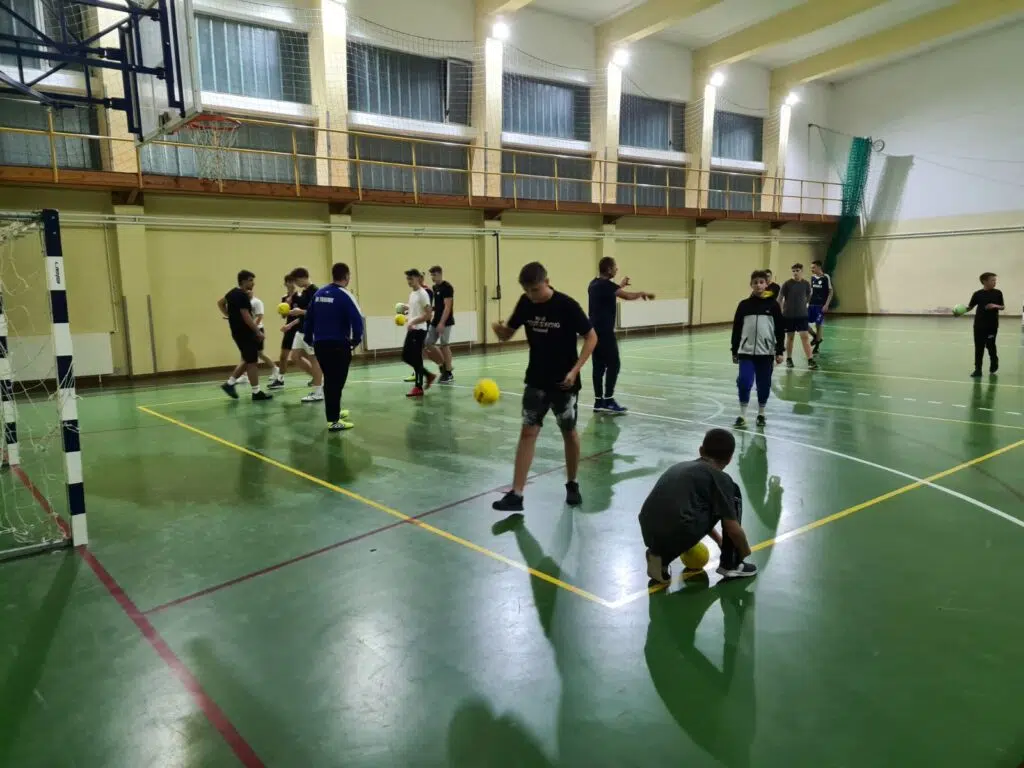 (FOTO) Počela sa radom škola rukometa RK „Borac“ Travnik