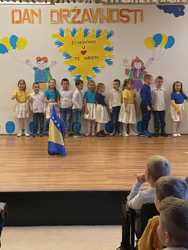 održana svečana priredba povodom dana državnosti bosne i hercegovine u osnovnoj školi kalibunar (foto)