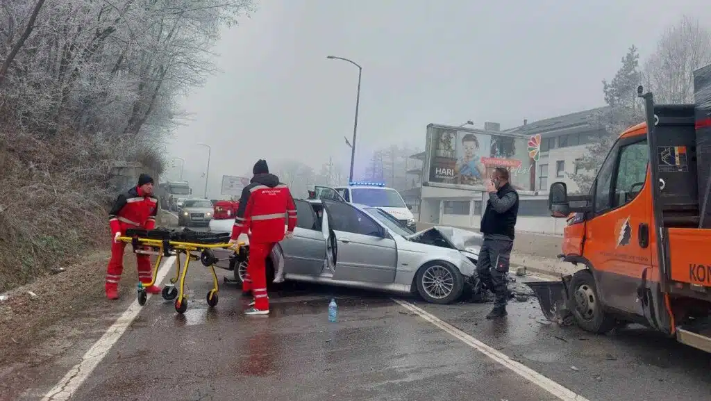 Vozači oprez/ Saobraćajna nezgoda na ulazu u Travnik