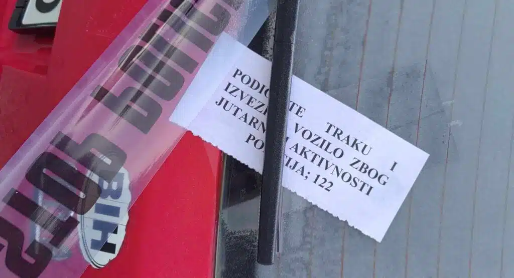 Maknite vozila parkirana kod Muzičke škole Travnik