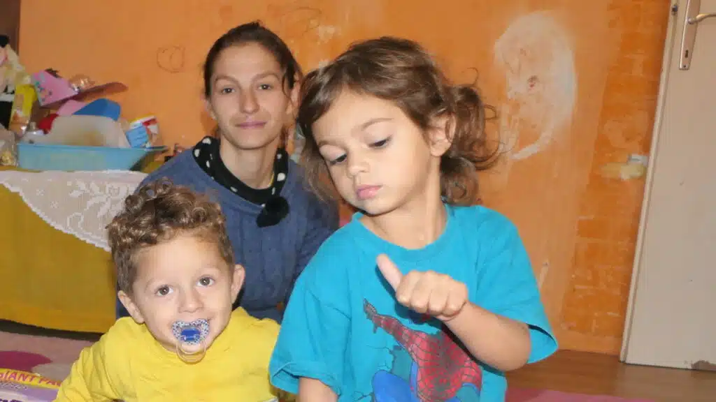 Samohrana majka ponovo plače ali od sreće, pomoć stiže sa svih strana (VIDEO)