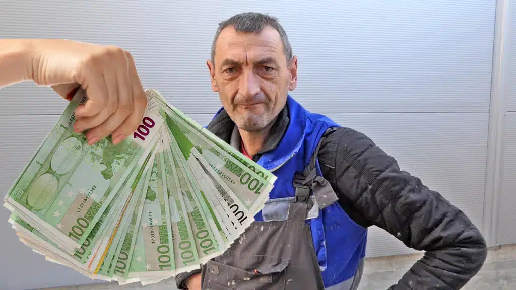 I ovo je moguće, pronašao 5000 eura i vratio ih vlasnici (VIDEO)
