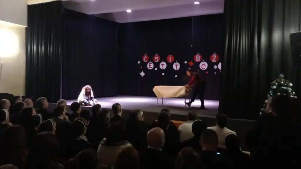Održana Božićna priredba ,,Upalimo svjetlo dobrote“ (FOTO)