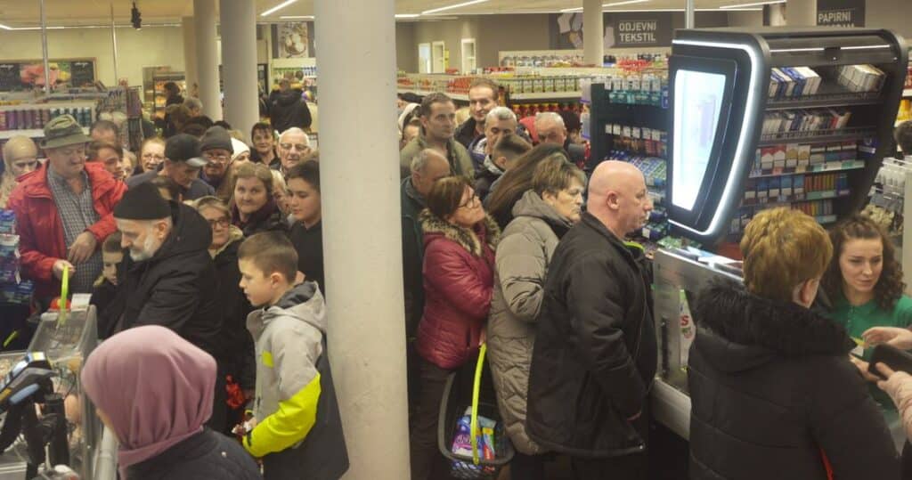 (foto) u naselju turbe otvoren supermarket bingo