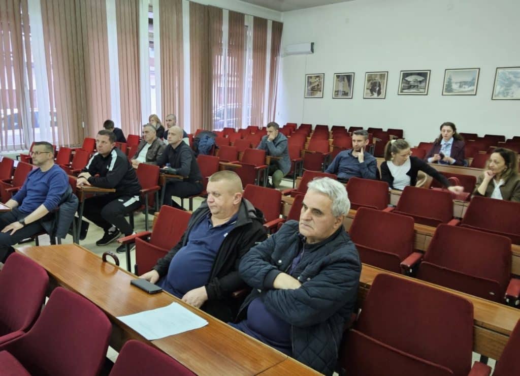 (foto) održana sjednica skupštine crvenog križa općine travnik