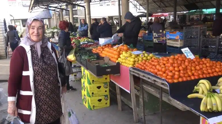(FOTO) Prvi proljetni pazarni četvrtak u Travniku