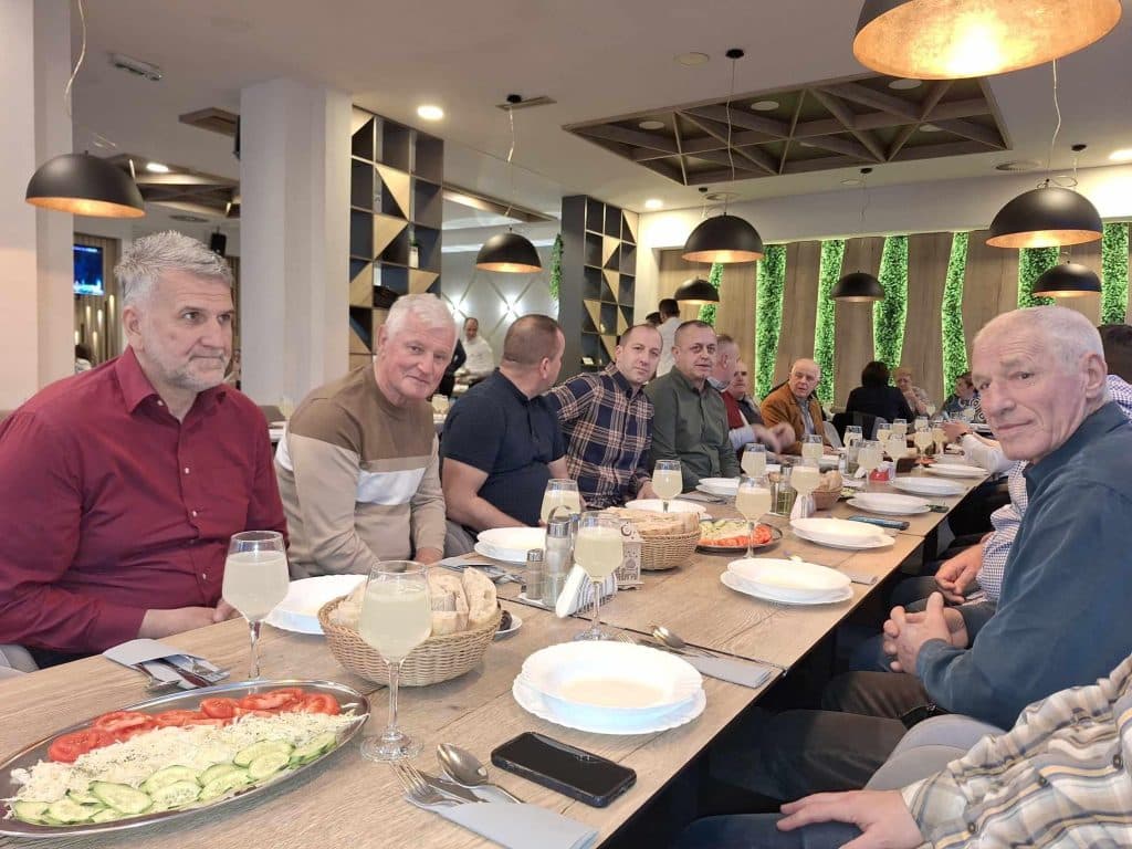 (foto) dautović iftario sa predsjednicima mjesnih zajednica u općini travnik