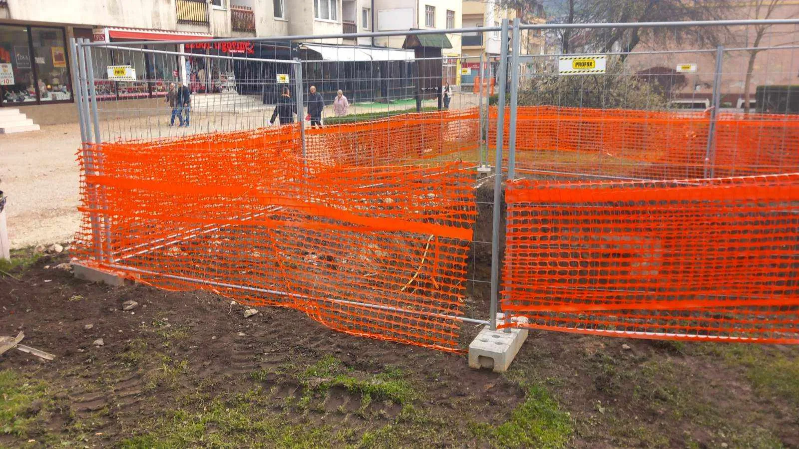 Počeli radovi na cvjetnom satu u parku kod Općine Travnik