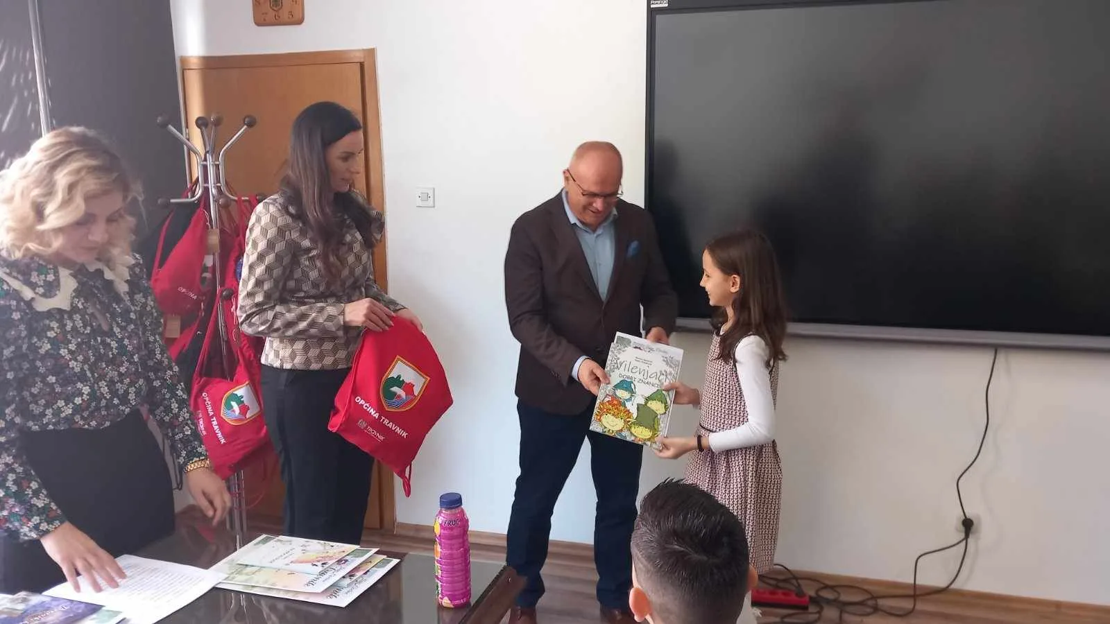 Dan Općine Travnik/ Nagrađeni najbolji osnovci u likovnom i literarnom stvaralaštvu