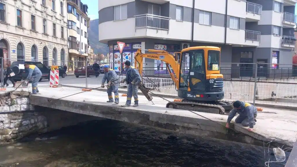 Danas počinju radovi na rekonstrukciji i proširenjue mosta kod knjižare Ibra