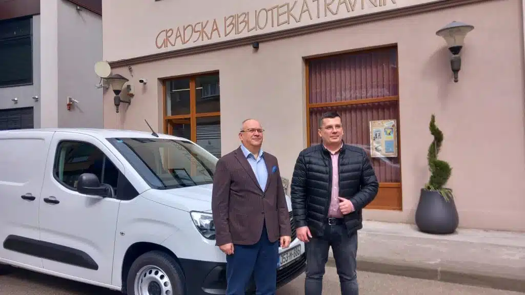 (FOTO) TRAVNIK / Knjige će bibliobusom stići do svakog čitatelja
