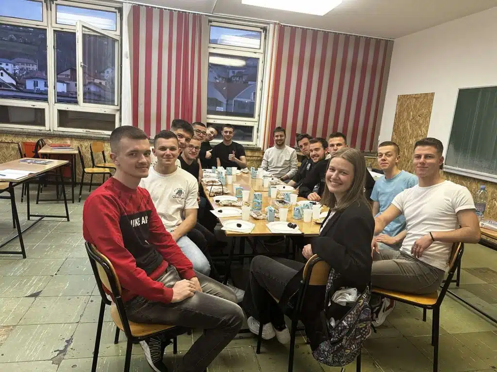 Njihov zajednički iftar: Prijateljstvo i tolerancija u Mješovitoj srednjoj tehničkoj školi Travnik