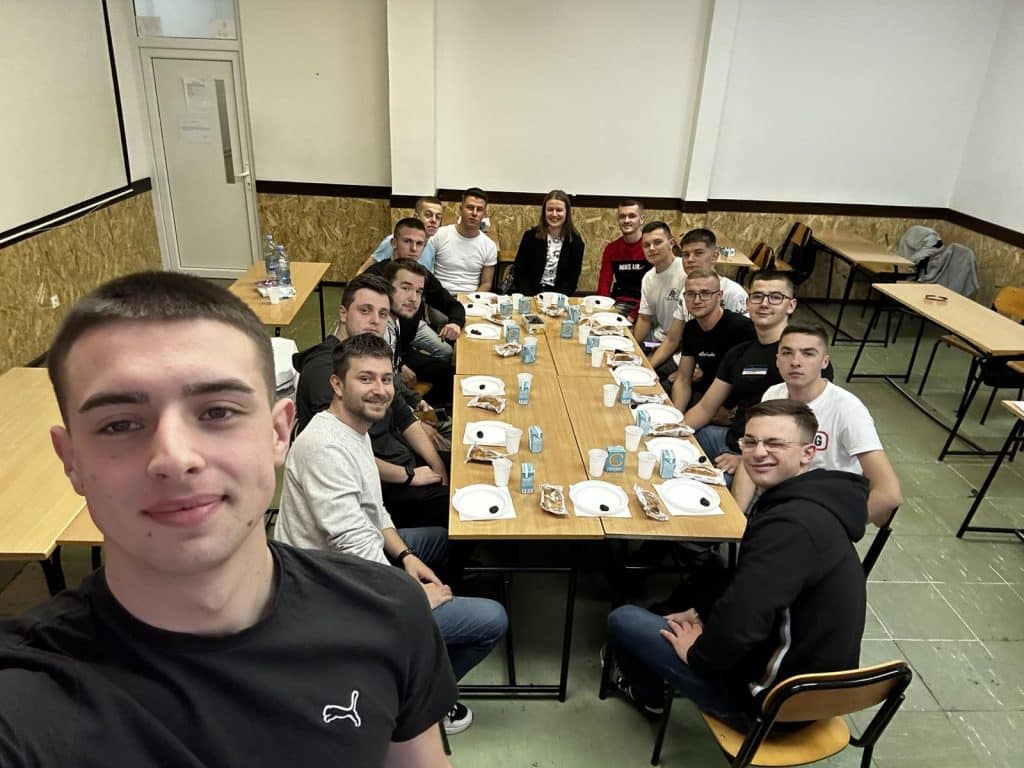 Njihov zajednički iftar: Prijateljstvo i tolerancija u Mješovitoj srednjoj tehničkoj školi Travnik