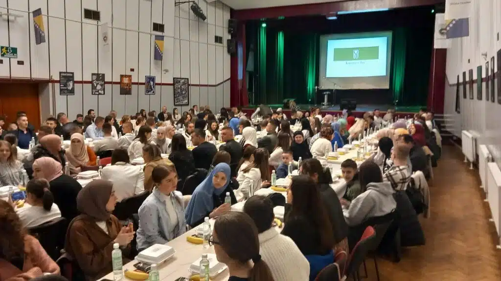 Veliki besplatni Omladinski Iftar za 300 mladih u Centru za kulturu!